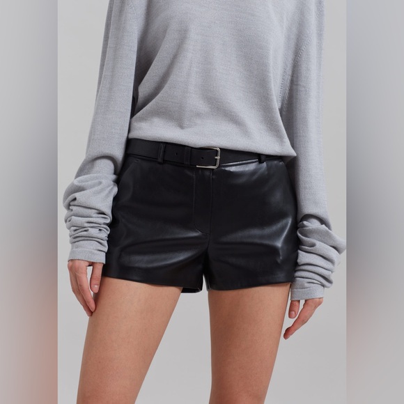 THE FRANKIE SHOP
Kate faux leather shorts. Size XS - Picture 2 of 11